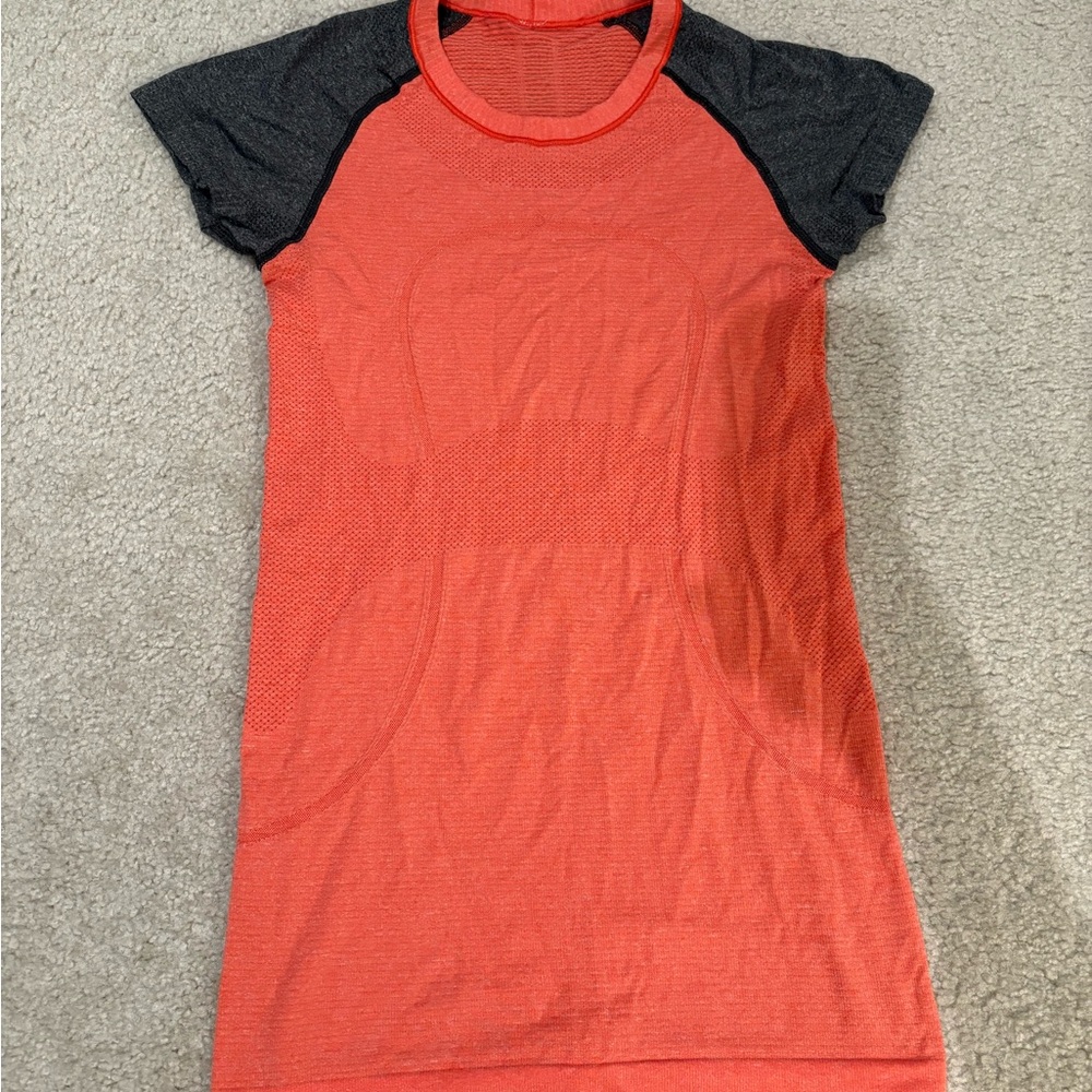 lululemon athletica Pink Gray Size 4 Short Sleeve Tee